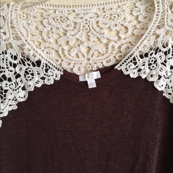 C light brown sweater with lace upper bodice - Picture 2 of 3